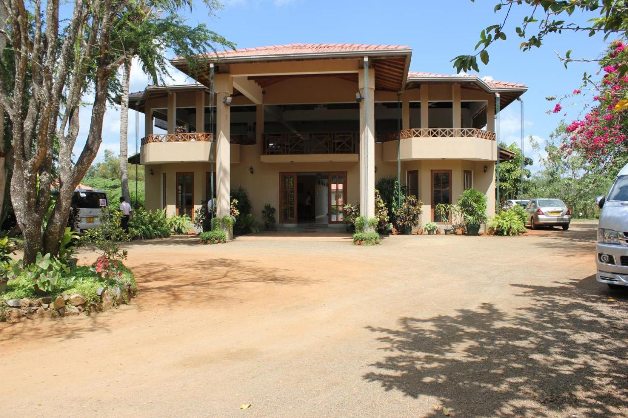 Hibiscus Garden Hotel Tissamaharama Dış mekan fotoğraf